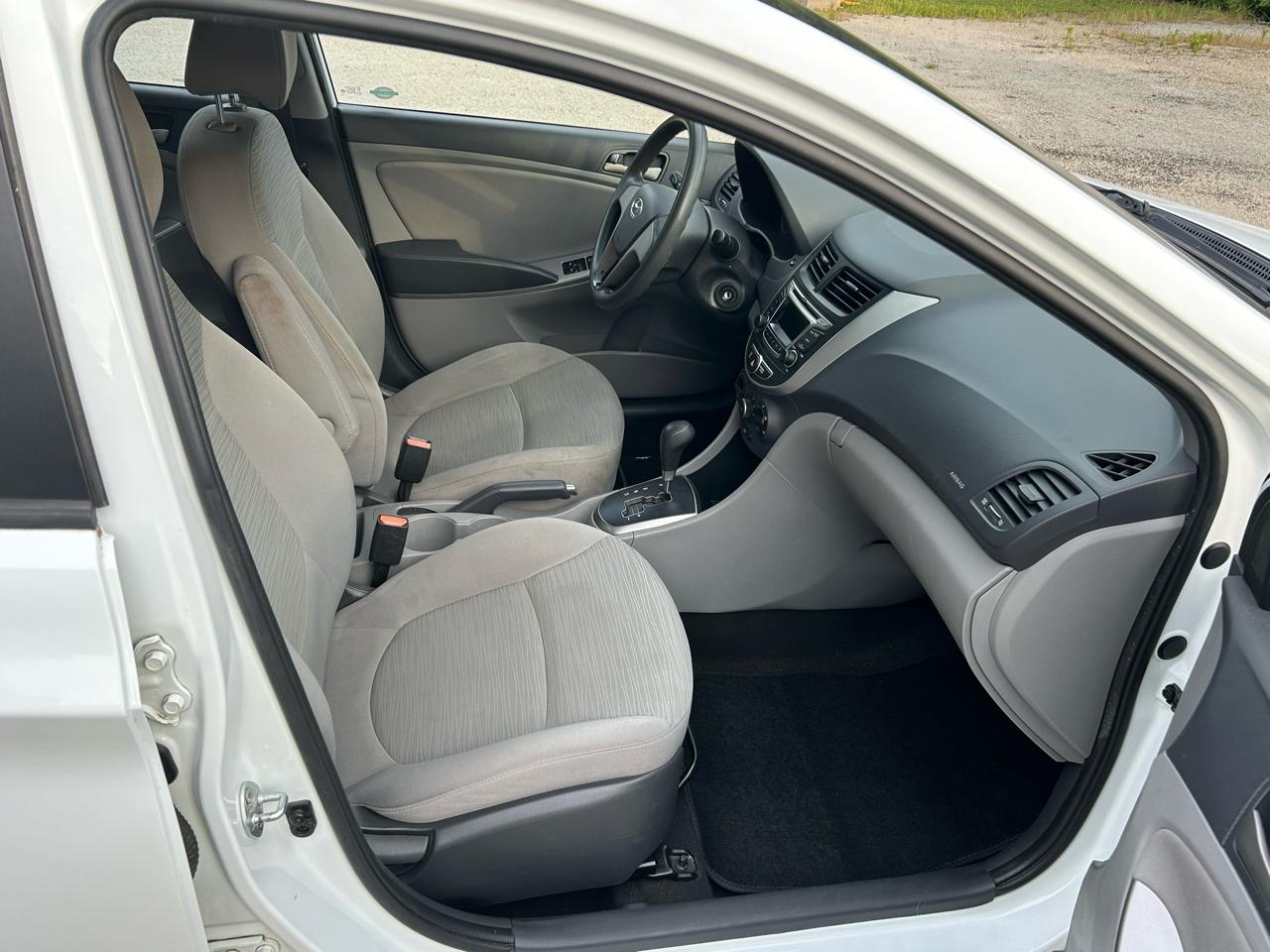 Hyundai Accent SE 2016