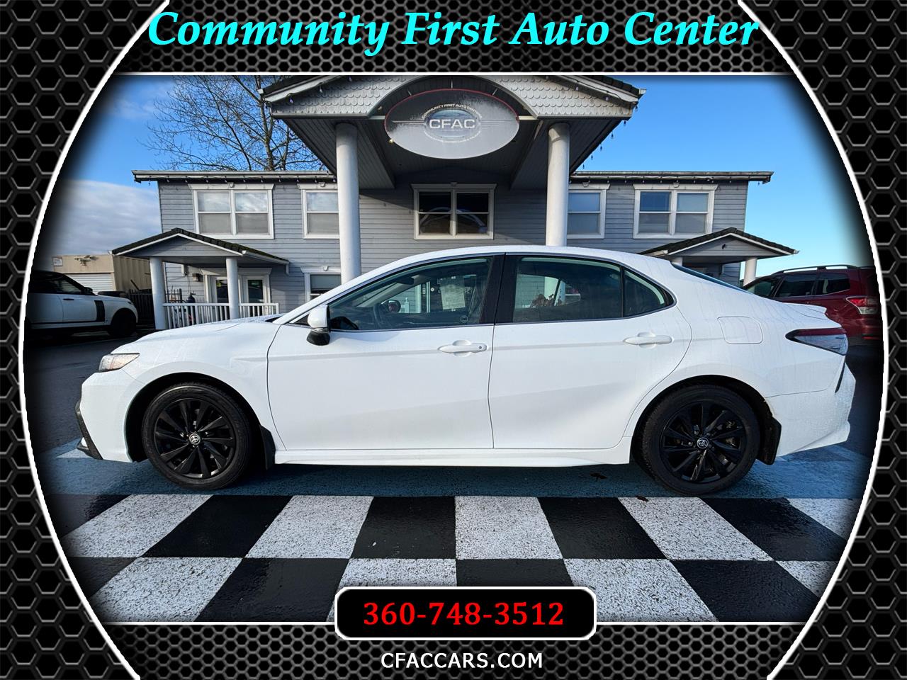 2022 Toyota Camry SE's photo