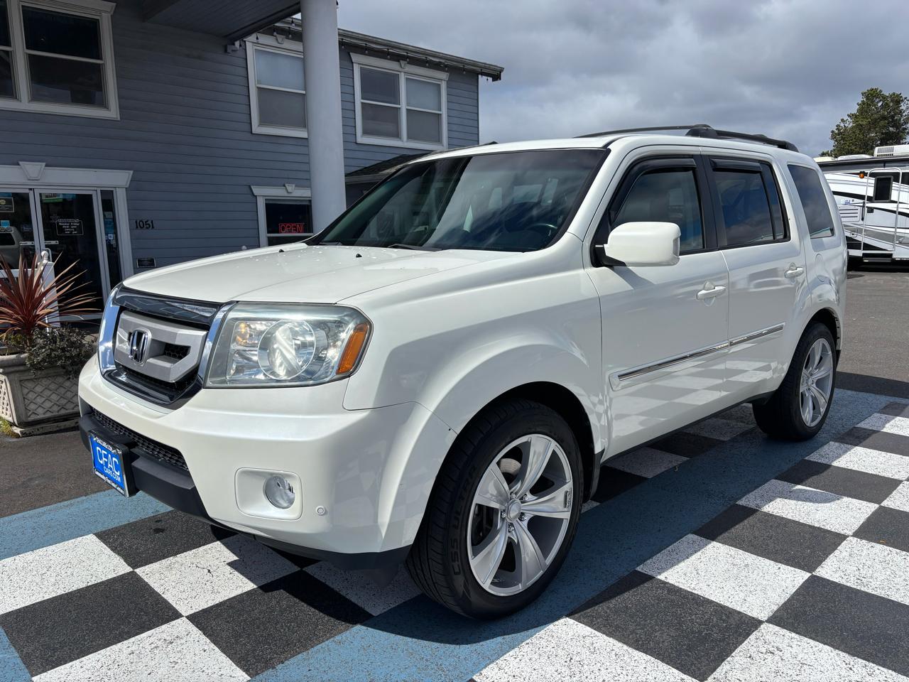 View vehicle photo 2