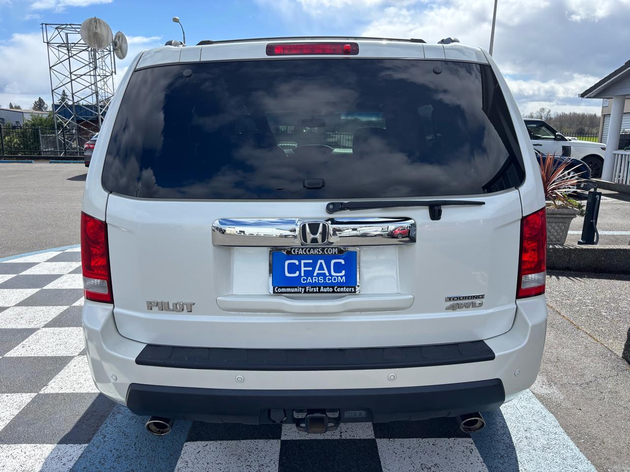 View vehicle photo 4