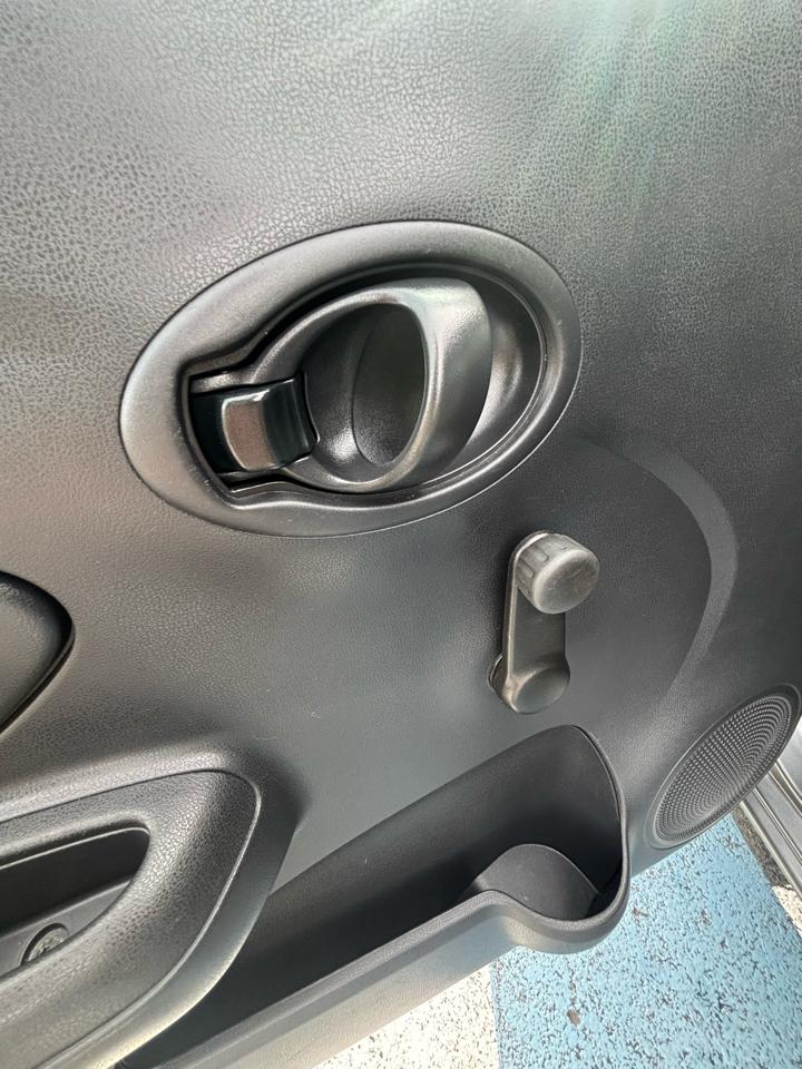 Nissan Versa photo 10