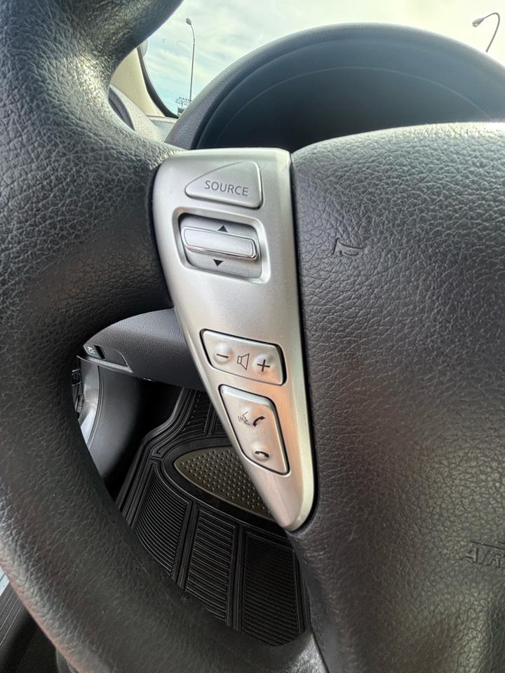 Nissan Versa photo 13