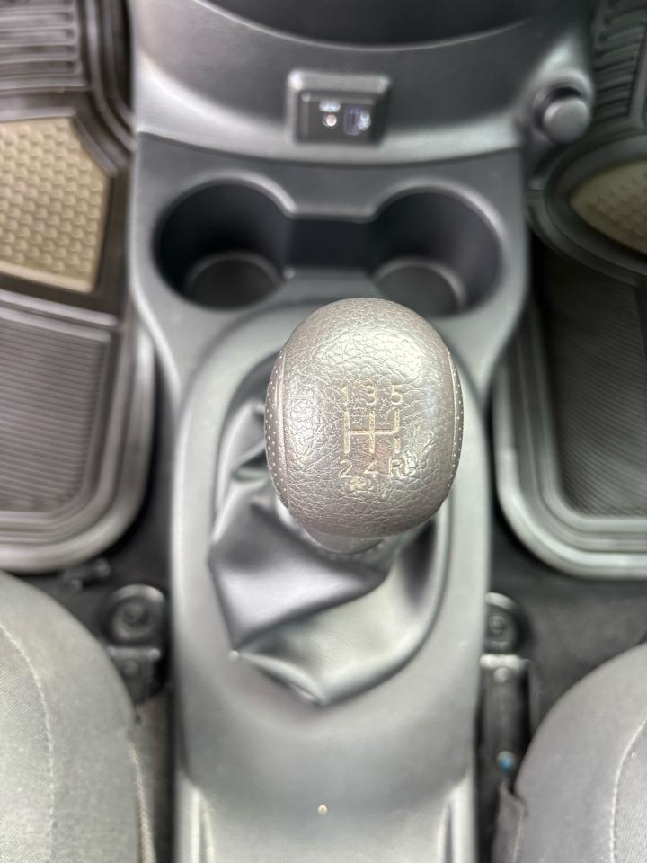 Nissan Versa photo 17