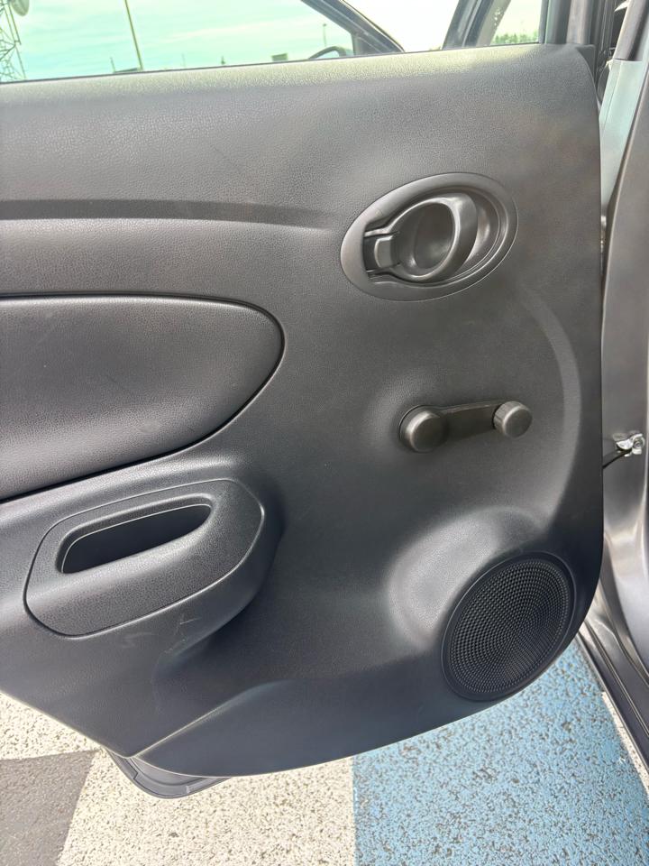 Nissan Versa photo 19