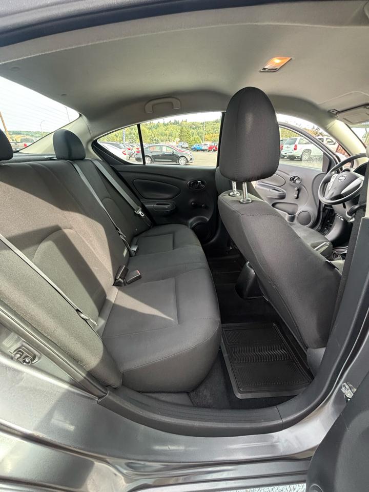 Nissan Versa photo 20