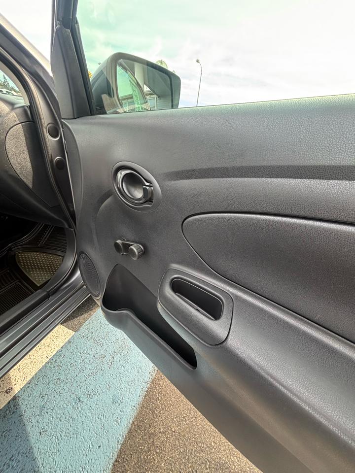 Nissan Versa photo 23
