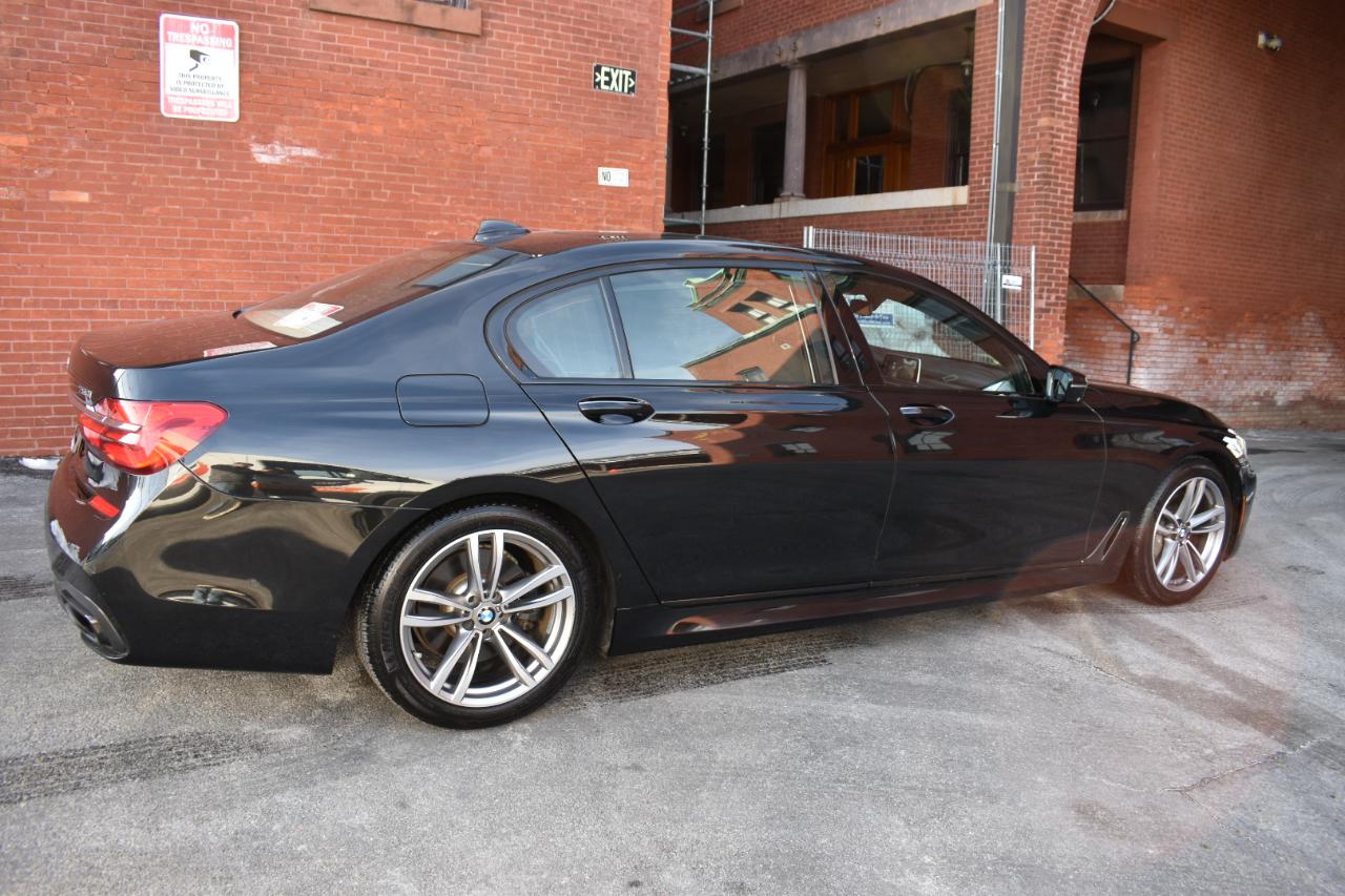 BMW 7 Series 4dr Sdn 750i xDrive AWD 2016