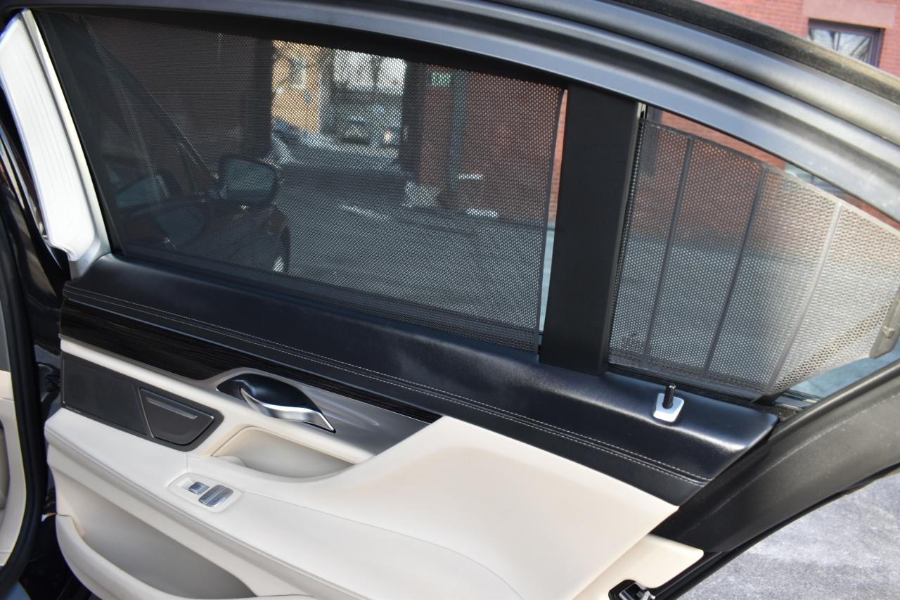 BMW 7 Series 4dr Sdn 750i xDrive AWD 2016