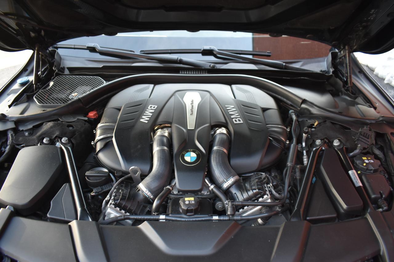 BMW 7 Series 4dr Sdn 750i xDrive AWD 2016