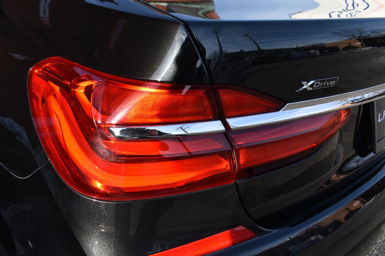 BMW 7 Series 4dr Sdn 750i xDrive AWD 2016