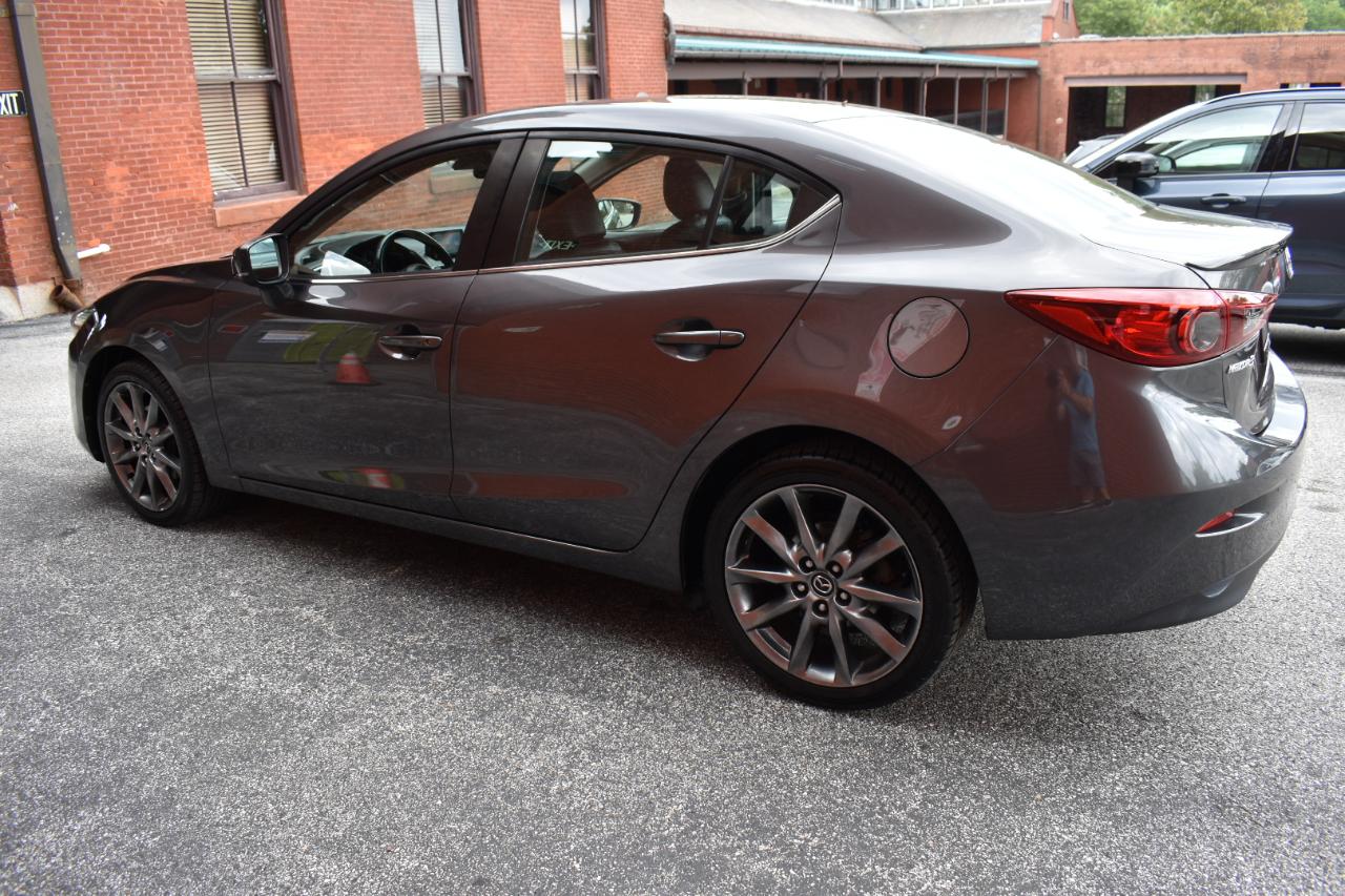 Mazda Mazda3 4-Door Touring Auto 2018