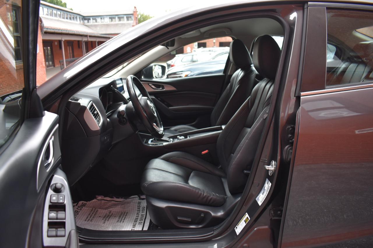 Mazda Mazda3 4-Door Touring Auto 2018