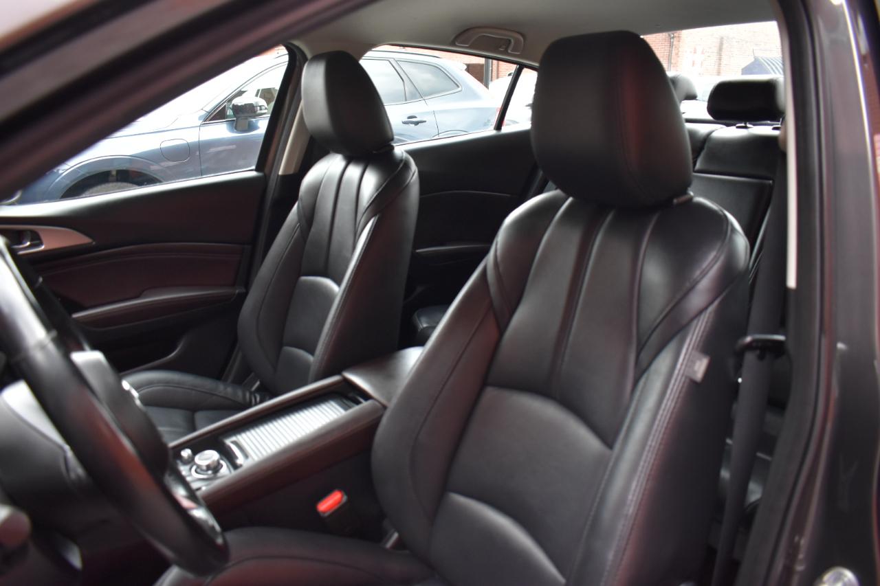 Mazda Mazda3 4-Door Touring Auto 2018