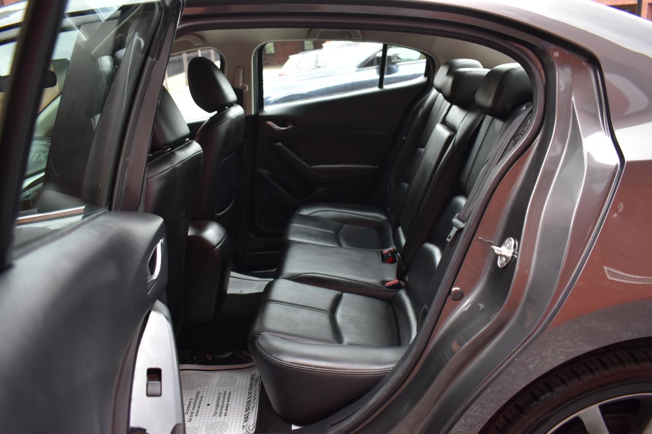 Mazda Mazda3 4-Door Touring Auto 2018