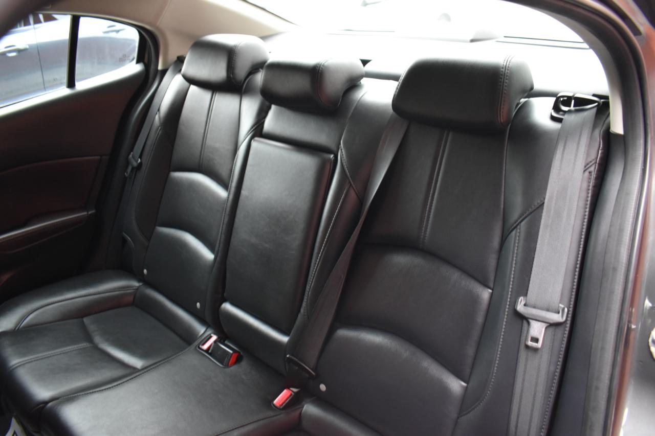 Mazda Mazda3 4-Door Touring Auto 2018