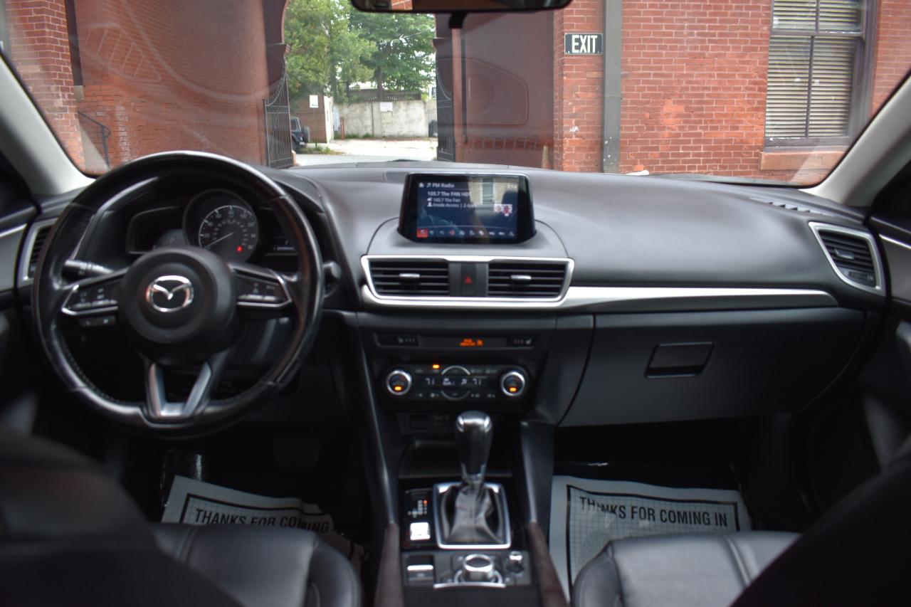Mazda Mazda3 4-Door Touring Auto 2018