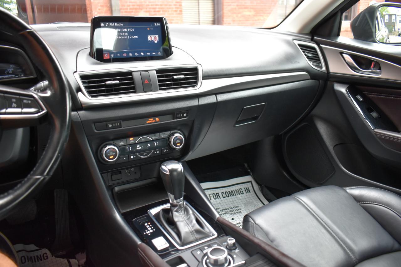 Mazda Mazda3 4-Door Touring Auto 2018