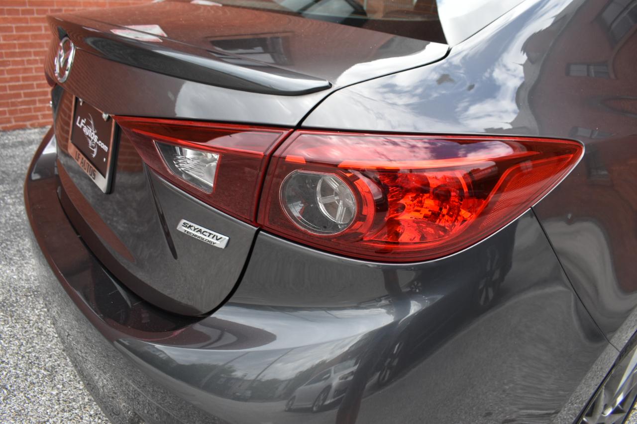 Mazda Mazda3 4-Door Touring Auto 2018