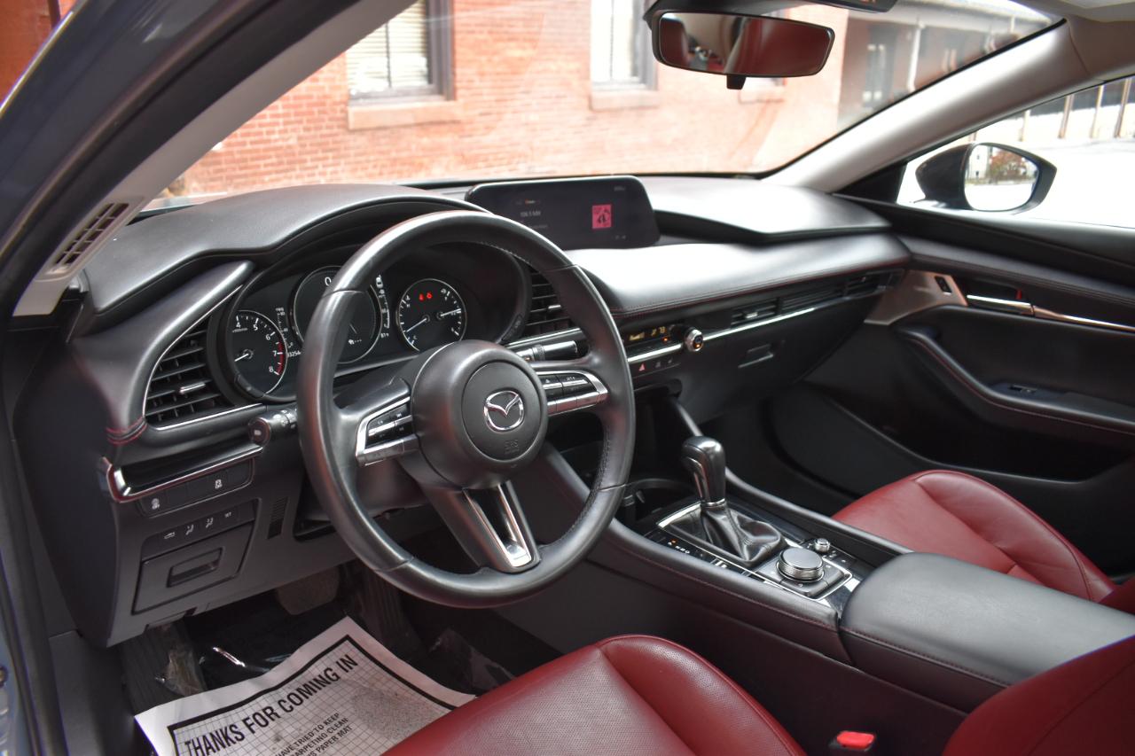 Mazda Mazda3 Sedan Carbon Edition FWD 2022