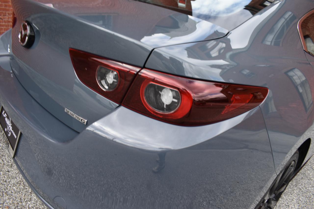 Mazda Mazda3 Sedan Carbon Edition FWD 2022
