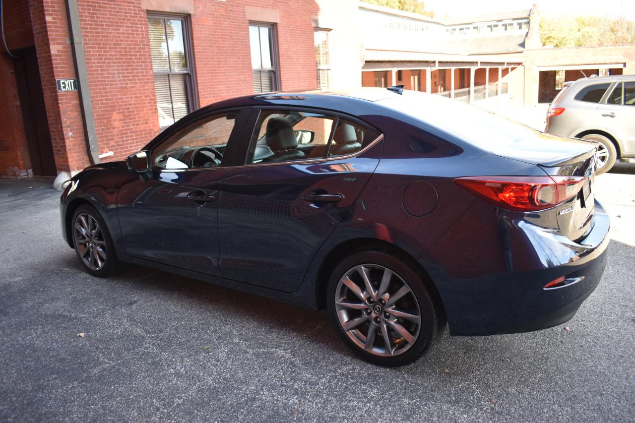 Mazda Mazda3 4-Door Touring Auto 2018