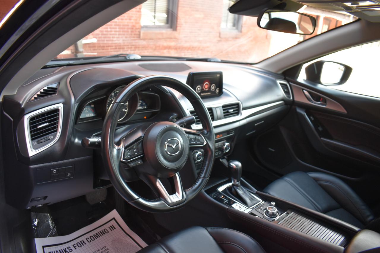Mazda Mazda3 4-Door Touring Auto 2018