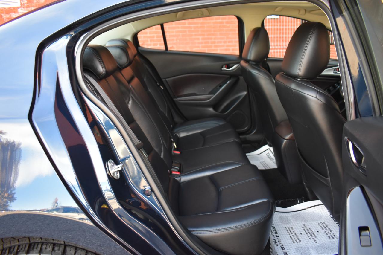 Mazda Mazda3 4-Door Touring Auto 2018