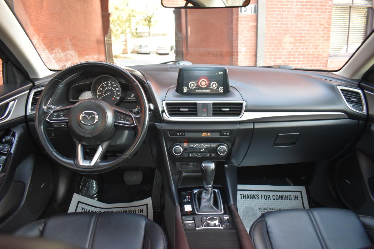 Mazda Mazda3 4-Door Touring Auto 2018