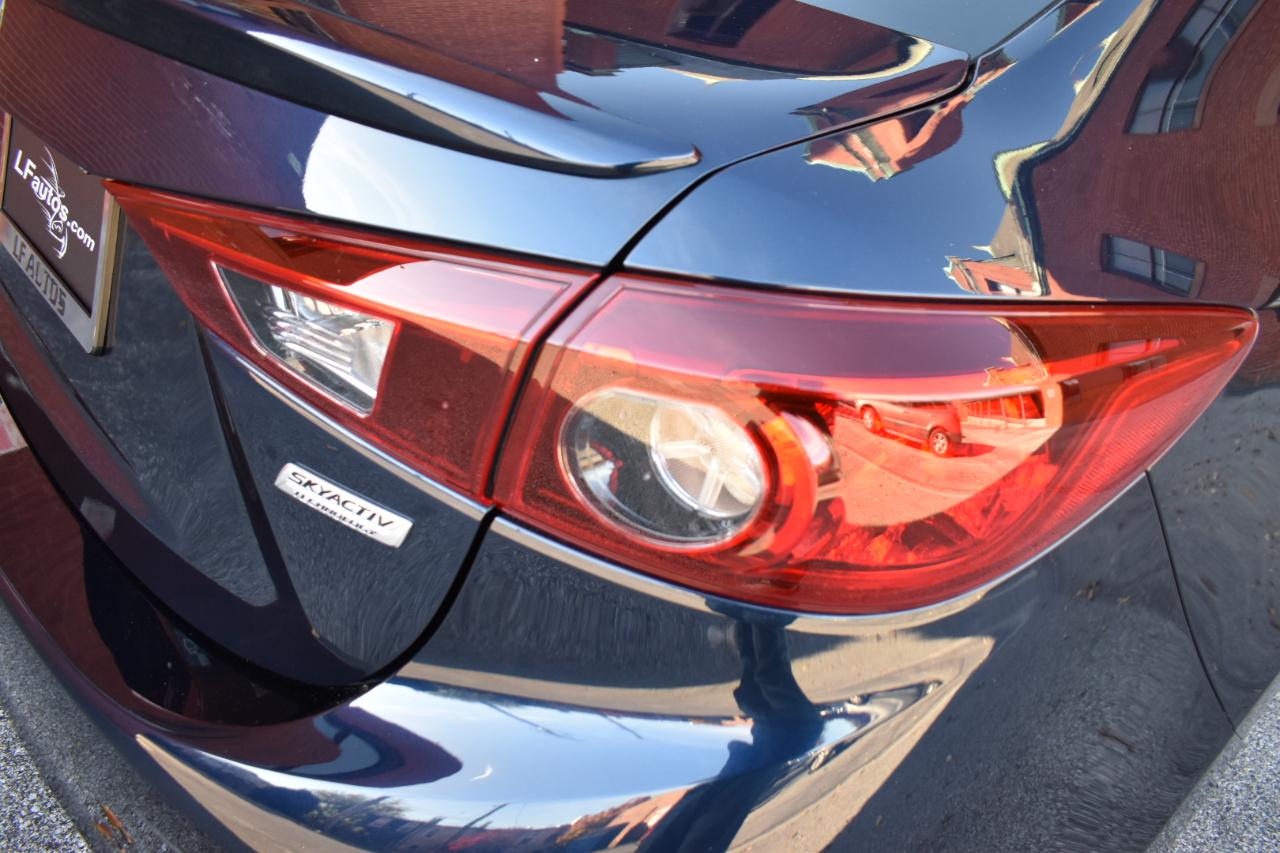 Mazda Mazda3 4-Door Touring Auto 2018