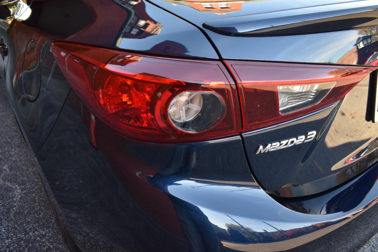 Mazda Mazda3 4-Door Touring Auto 2018