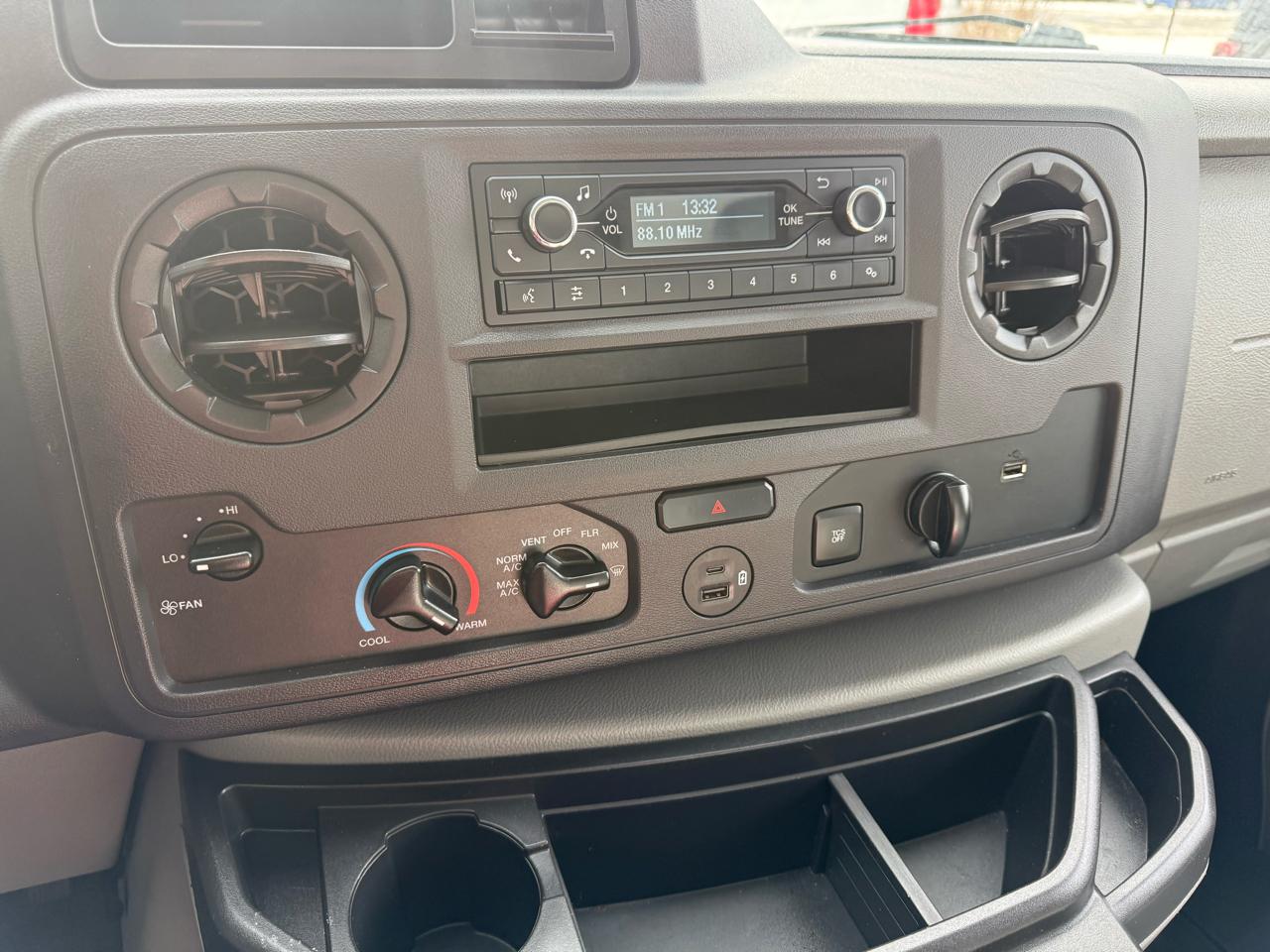 Ford E-Series Cutaway E-350 SRW 138" WB 2022