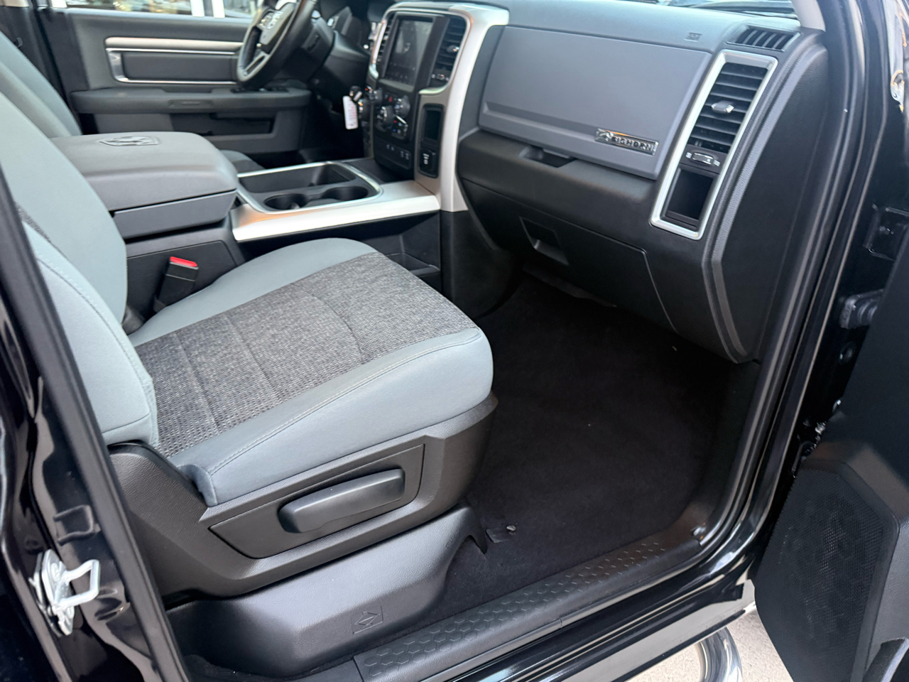 RAM 1500 Classic Big Horn 4x4 Crew Cab 5'7" Box 2019