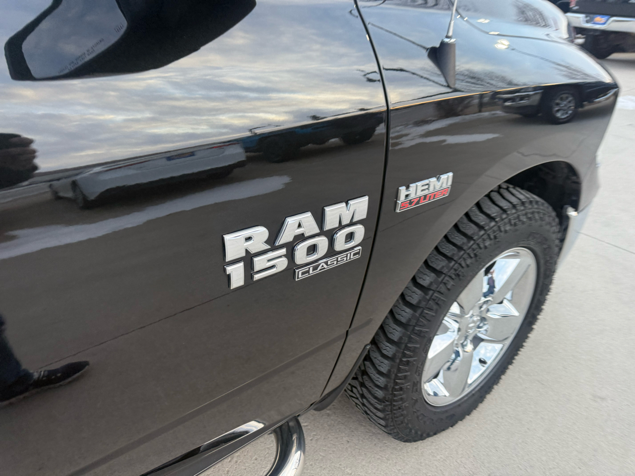 RAM 1500 Classic Big Horn 4x4 Crew Cab 5'7" Box 2019
