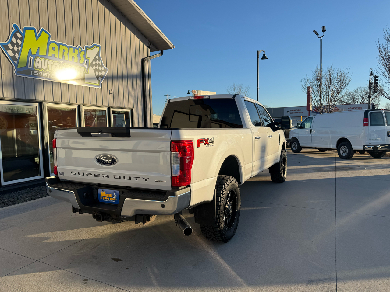 Ford Super Duty F-250 SRW Lariat 4WD Crew Cab 6.75' Box 2017