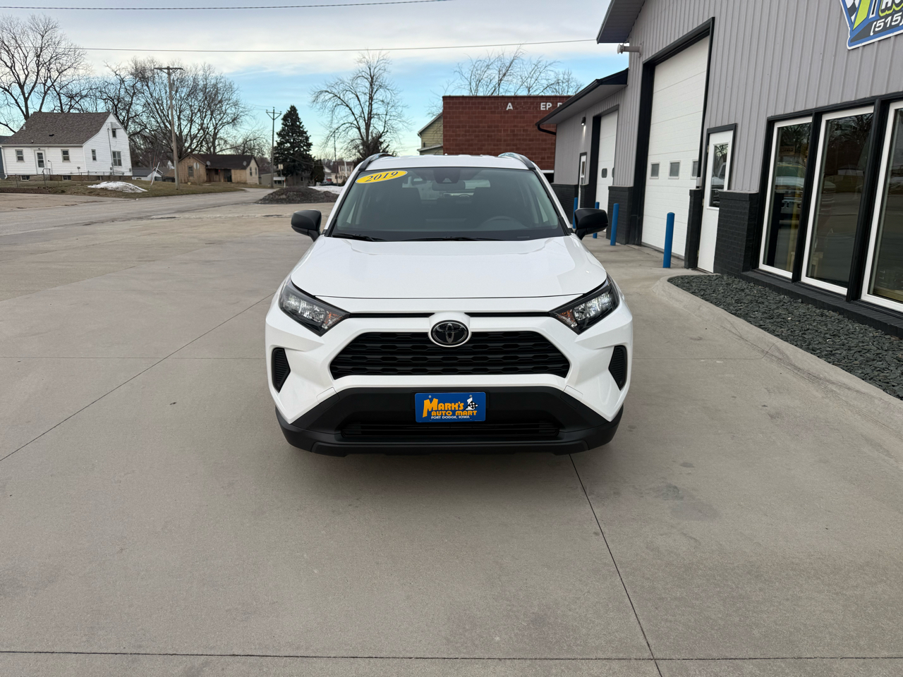 Toyota RAV4 LE AWD (Natl) 2019