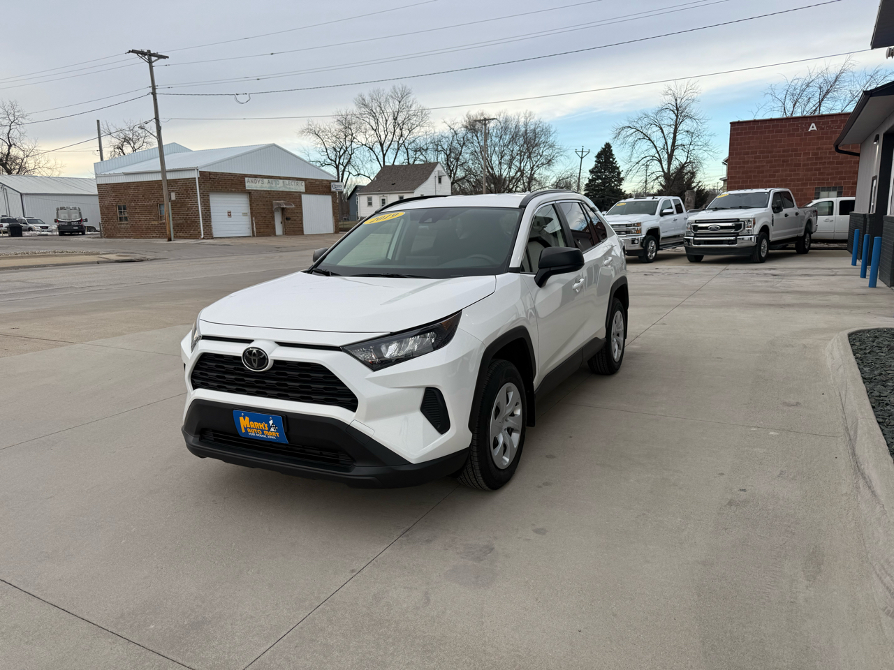 Toyota RAV4 LE AWD (Natl) 2019