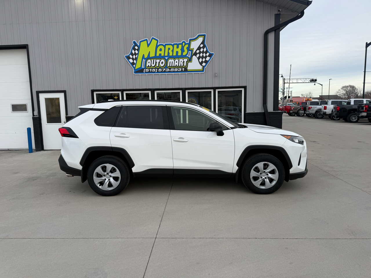 Toyota RAV4 LE AWD (Natl) 2019