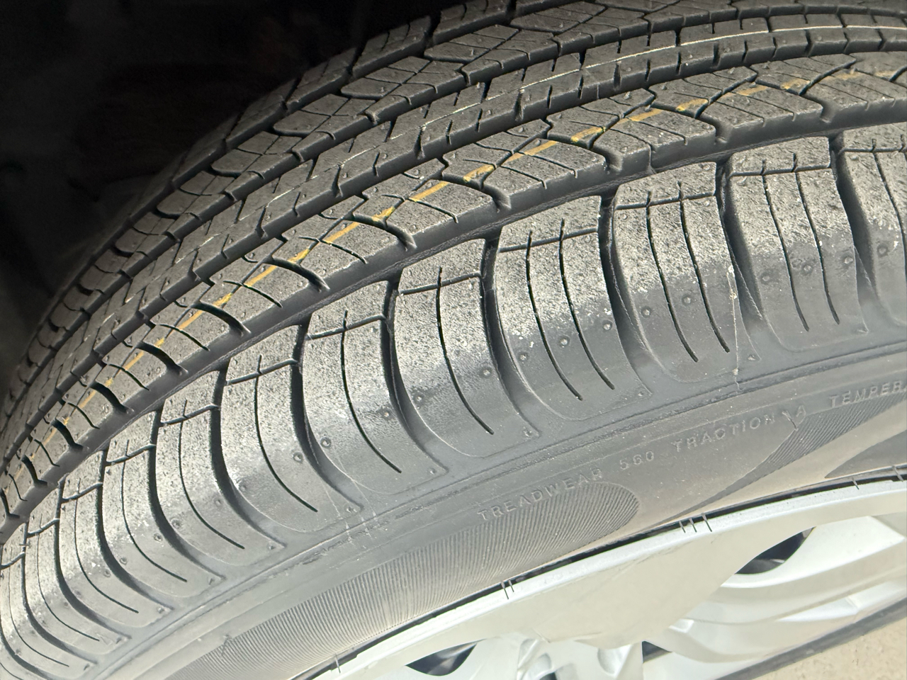 Toyota RAV4 LE AWD (Natl) 2019