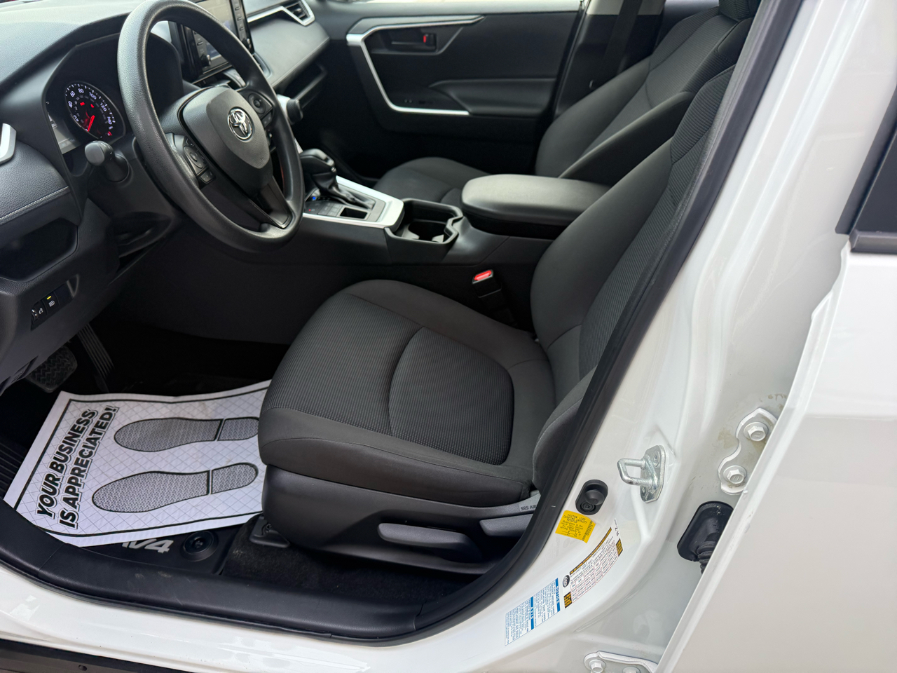 Toyota RAV4 LE AWD (Natl) 2019