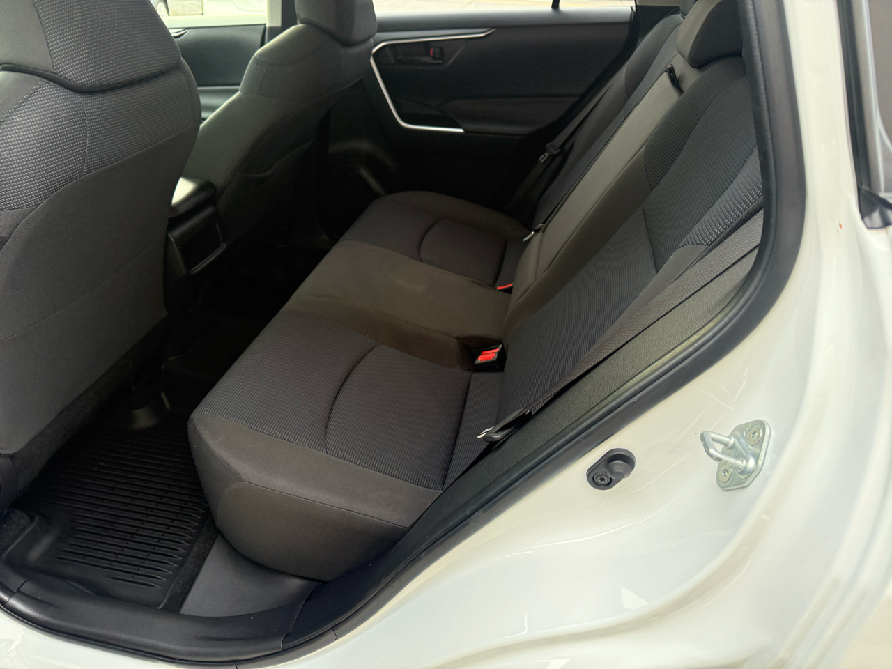 Toyota RAV4 LE AWD (Natl) 2019