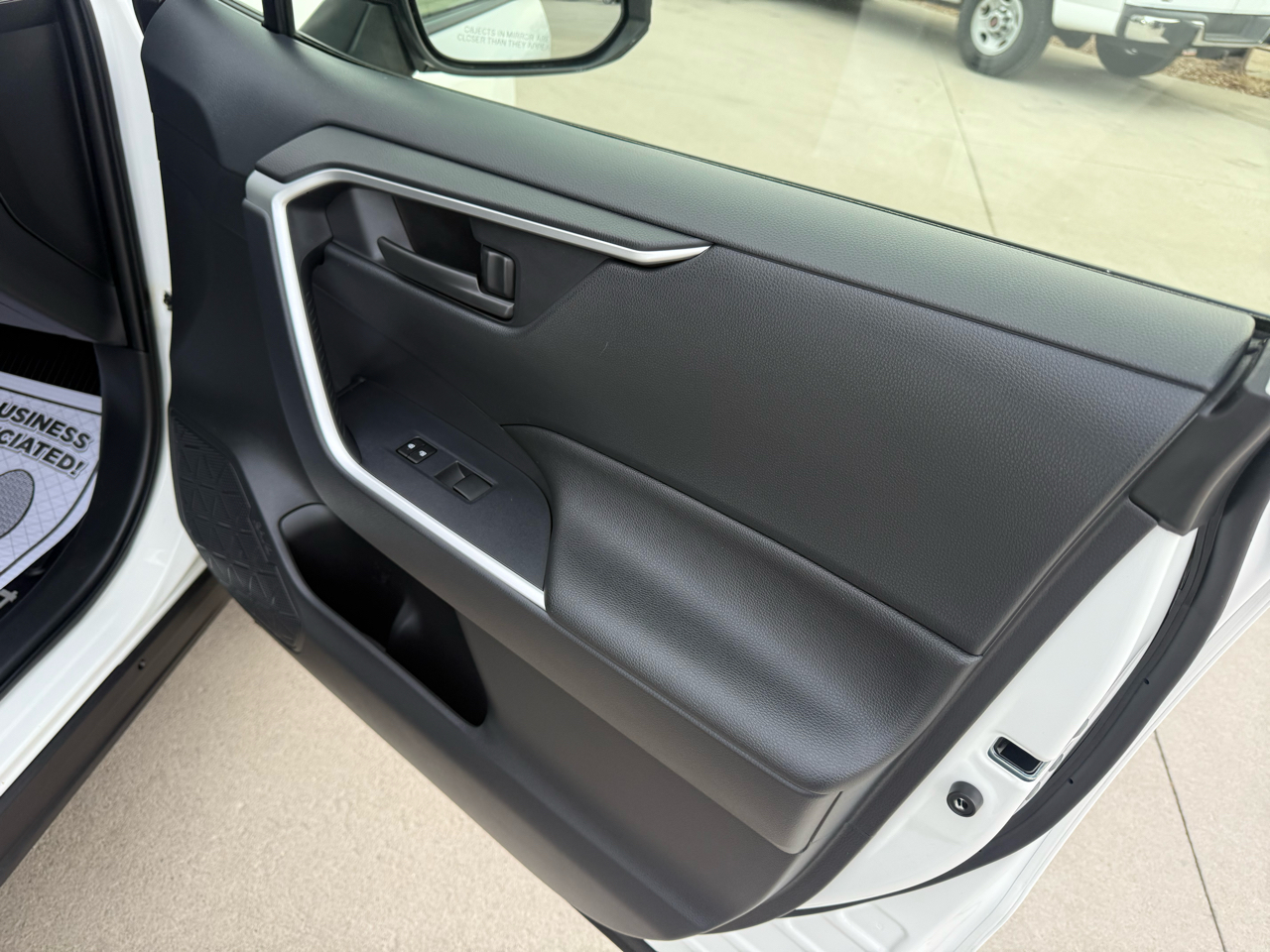 Toyota RAV4 LE AWD (Natl) 2019