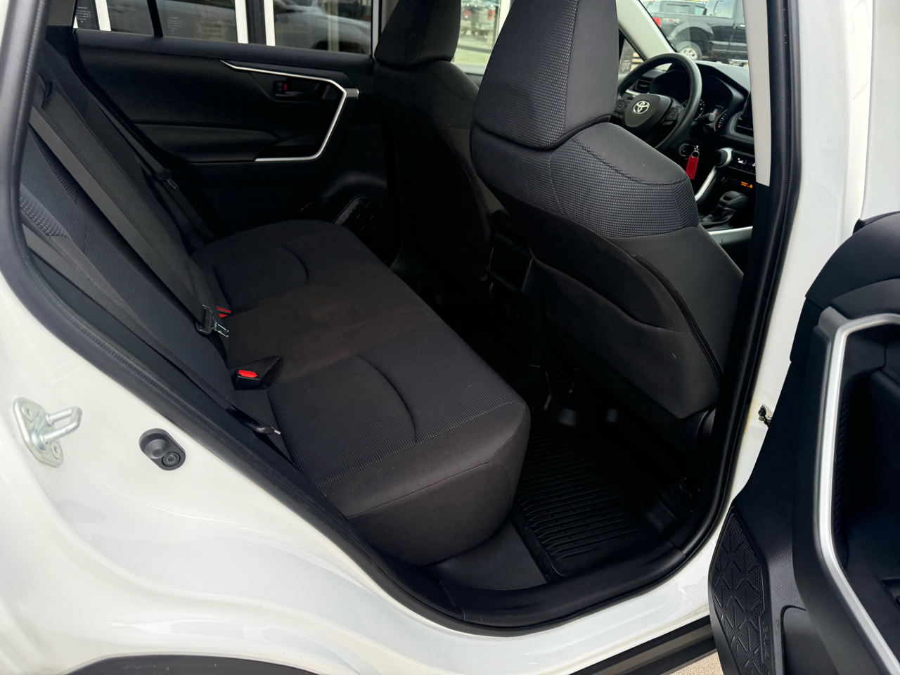 Toyota RAV4 LE AWD (Natl) 2019