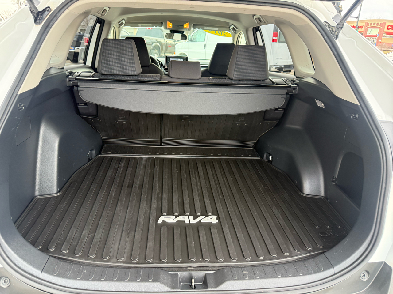 Toyota RAV4 LE AWD (Natl) 2019