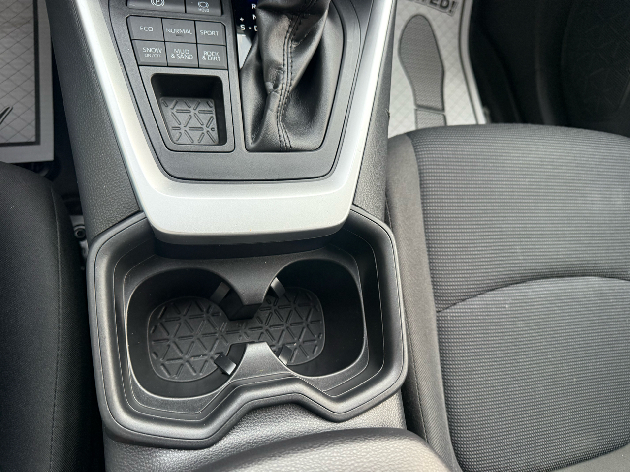 Toyota RAV4 LE AWD (Natl) 2019