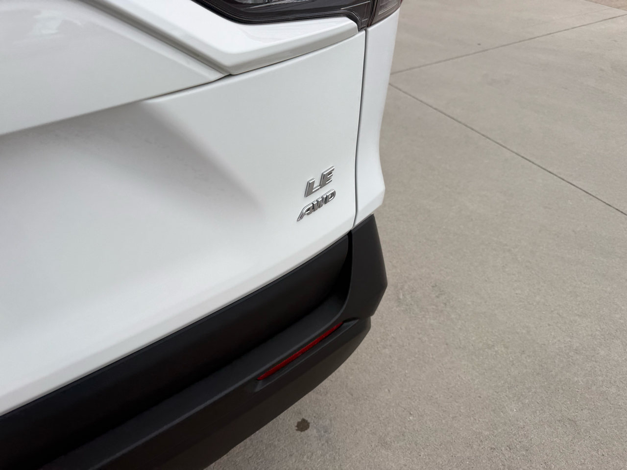 Toyota RAV4 LE AWD (Natl) 2019