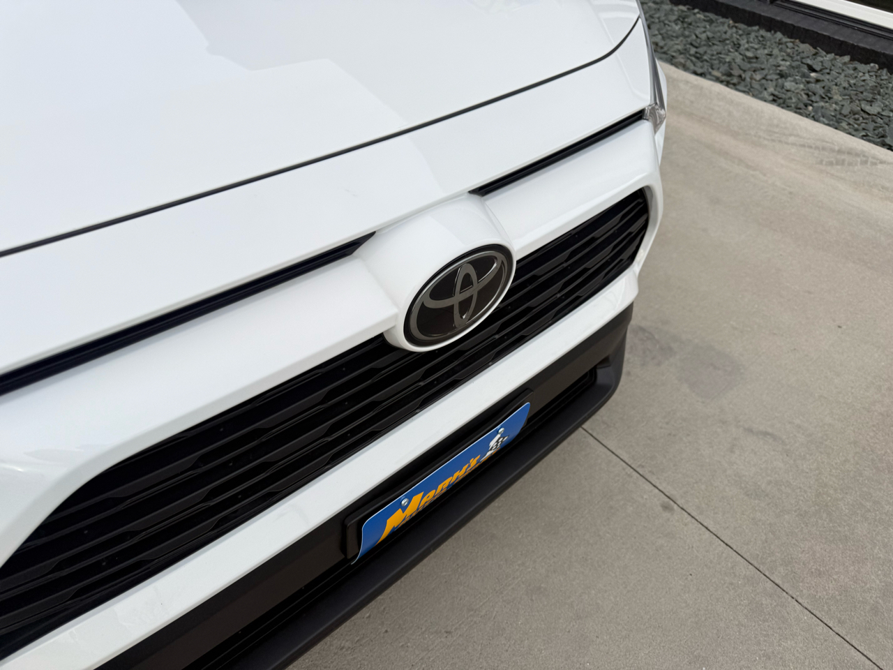 Toyota RAV4 LE AWD (Natl) 2019