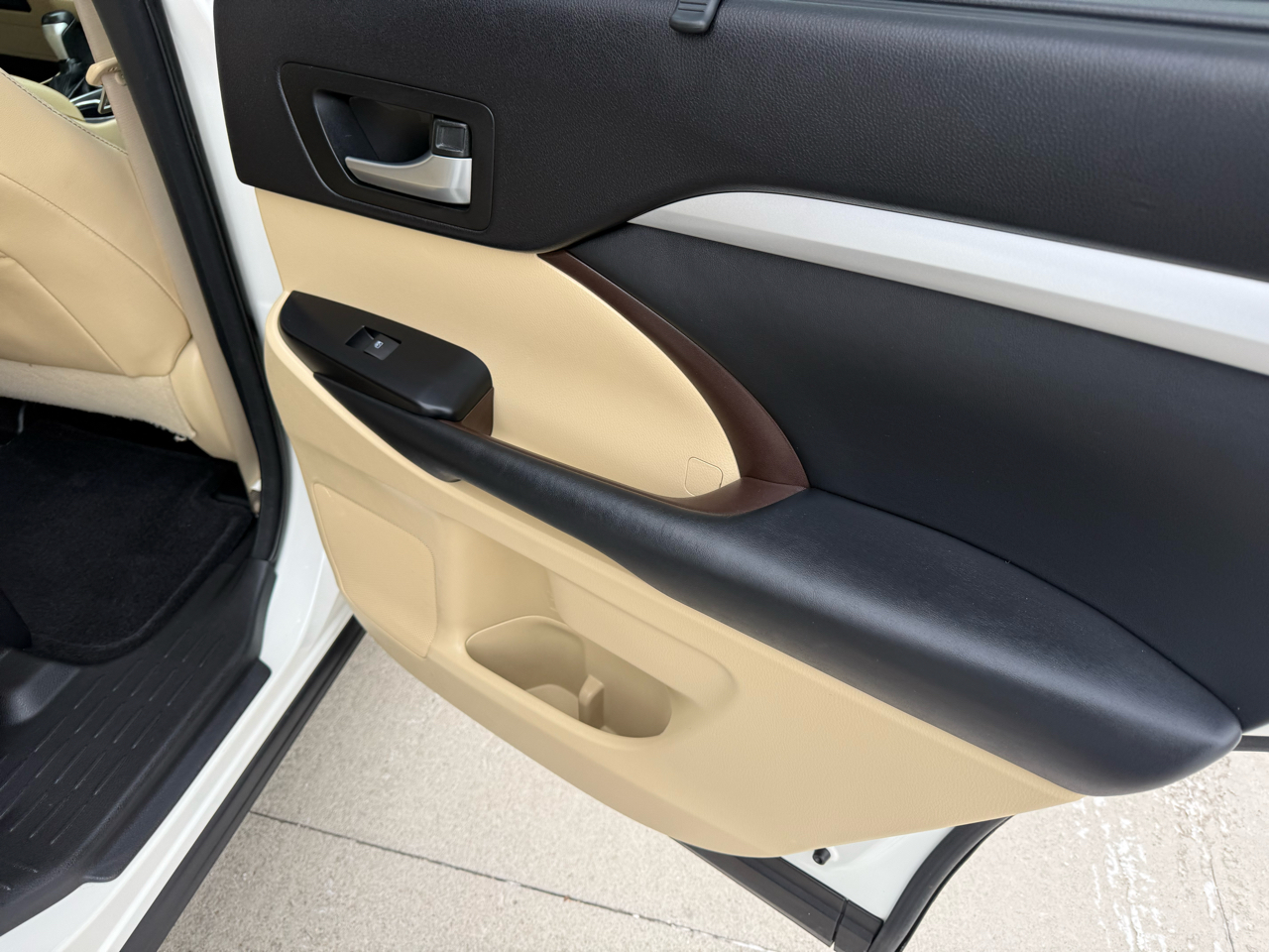 Toyota Highlander AWD 4dr V6 XLE (Natl) 2015