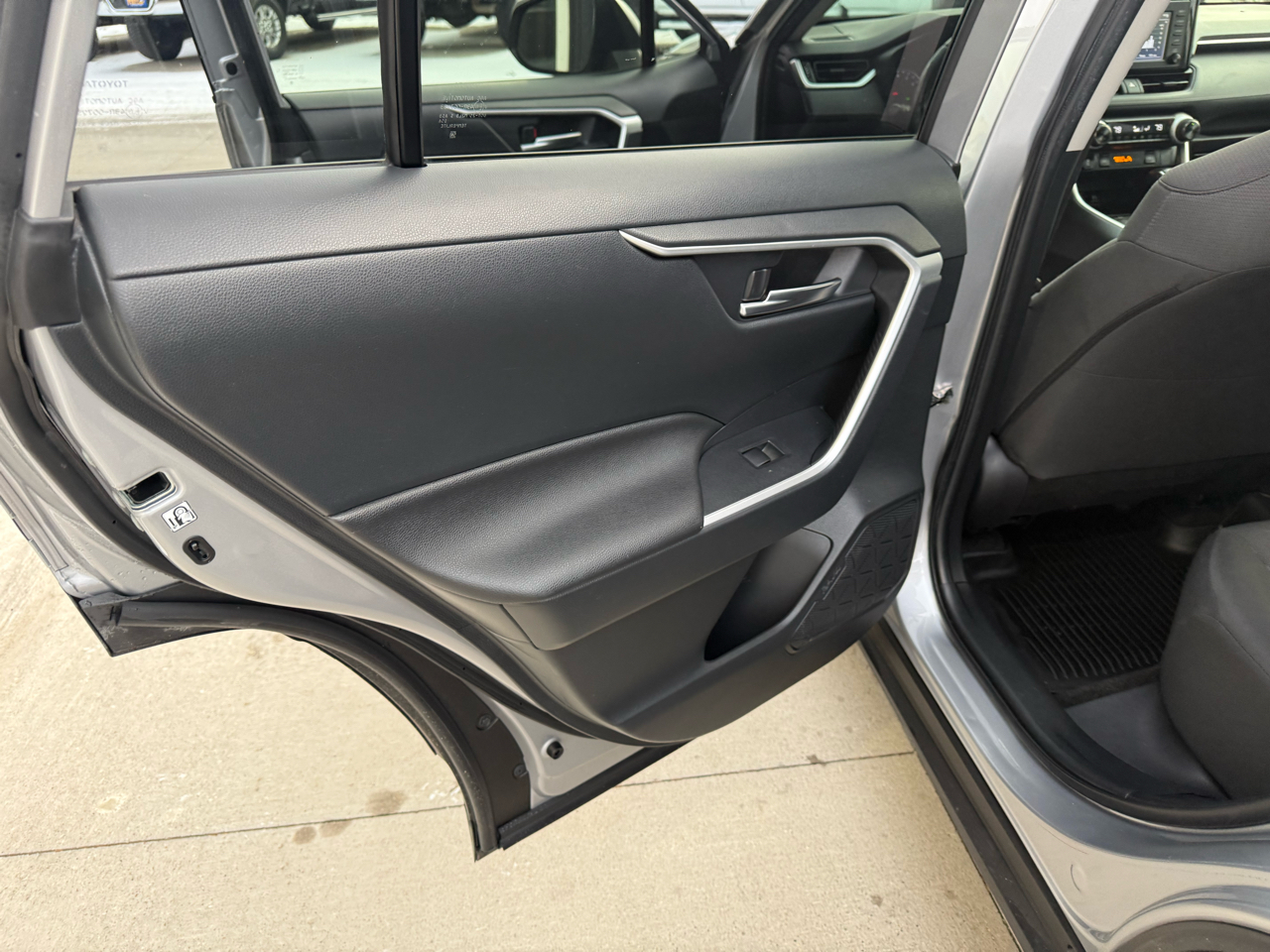 Toyota RAV4 XLE AWD (Natl) 2019