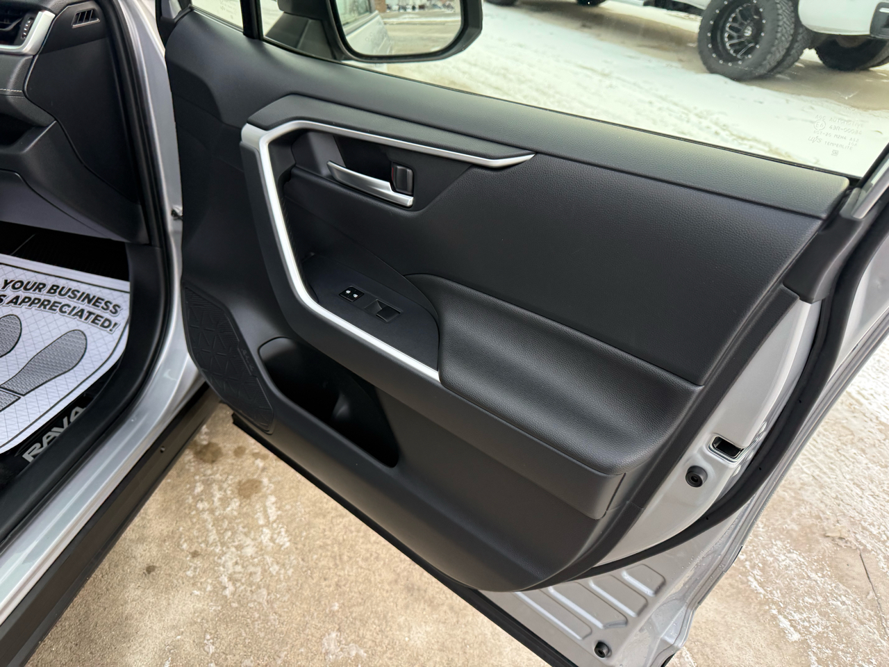 Toyota RAV4 XLE AWD (Natl) 2019