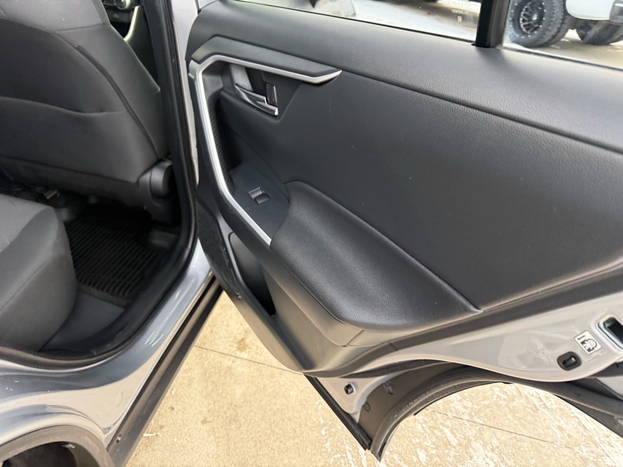 Toyota RAV4 XLE AWD (Natl) 2019